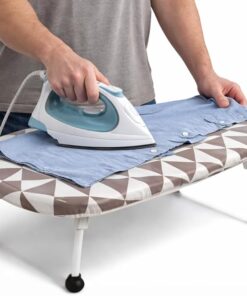 لوح كي مقاومة للحرارة خفيف الوزن  بسطح ضغط لسطح الطاولة وواقي الغسيل وسادة محمولة للعناية بالملابس والاستخدام المنزلي مع لمسة نهائية ناعمة وقاعدة غير قابلة للانزلاق بحجم صغير وألوان مختلفه